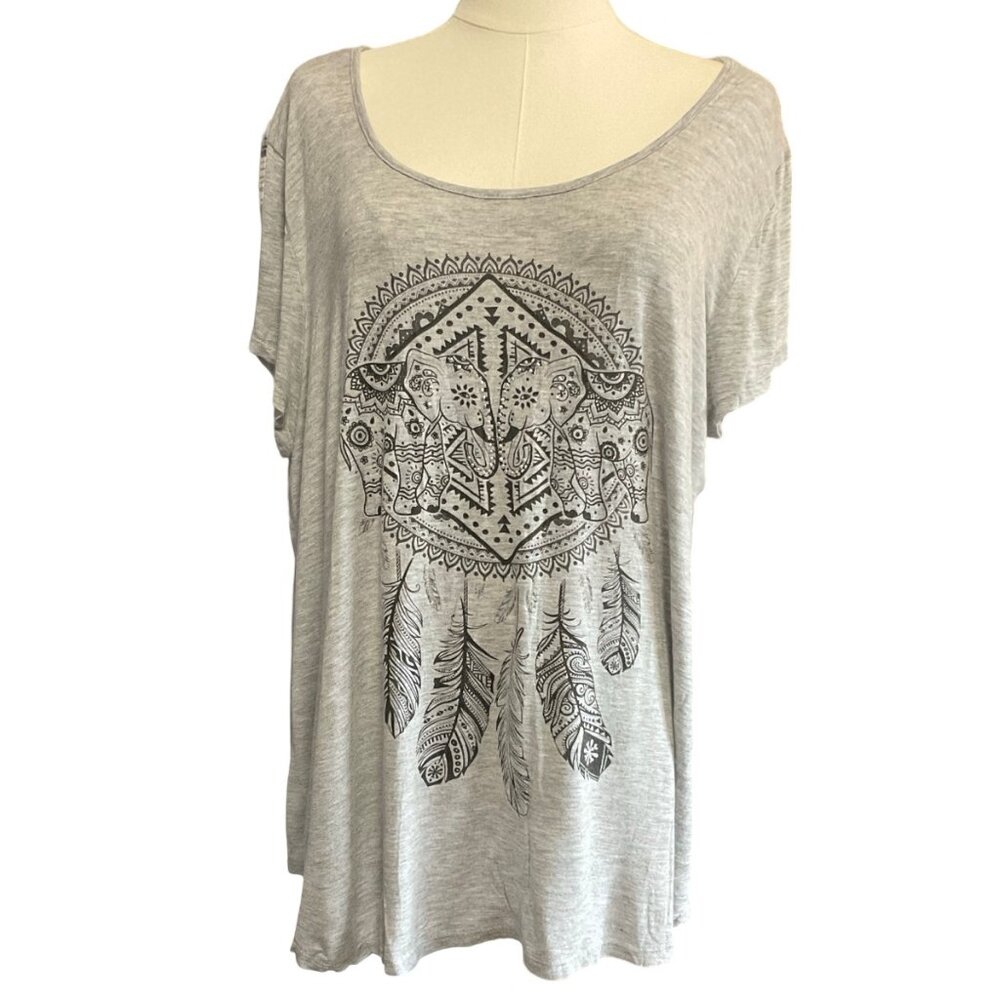 👗5/$25 - Grey Scoop Neck Tee w/ Boho Graphic and Rhinestone Details